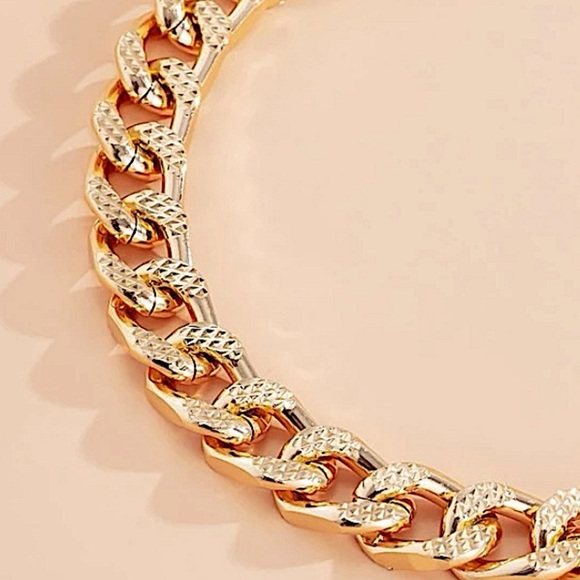 Gold Exaggerated Statement Choker Necklace - Picture 4 of 4